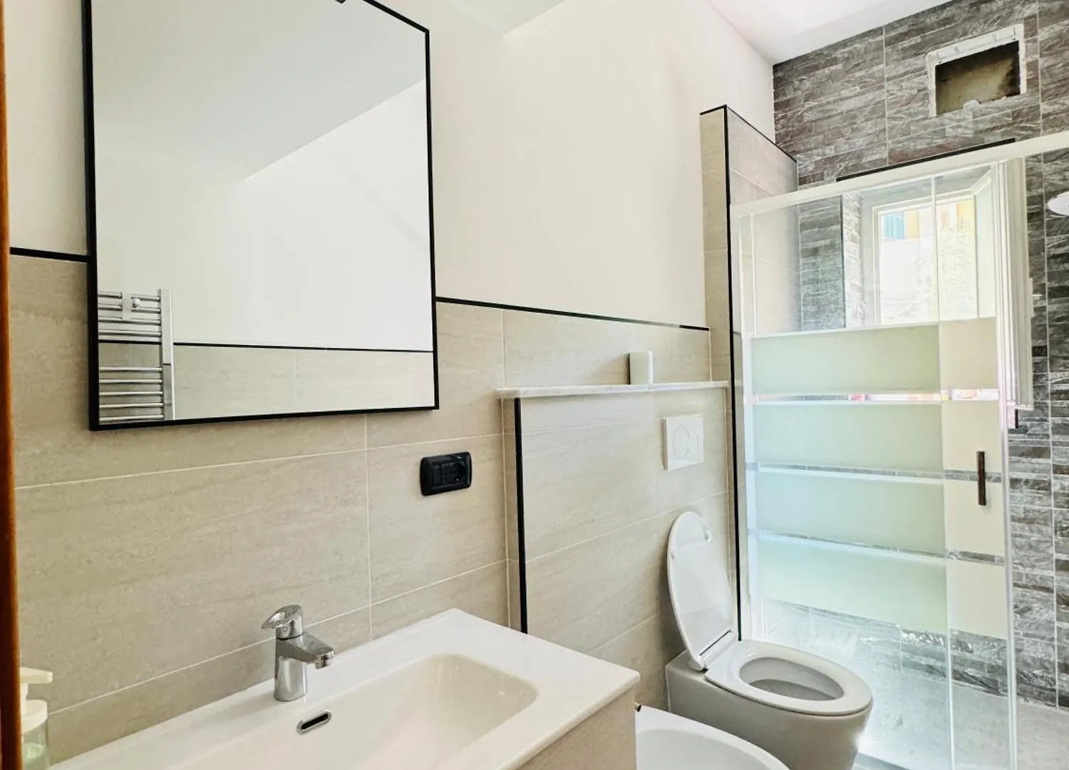 Guest house Una Stanza Nel Bunker Hotel Genoa Italy