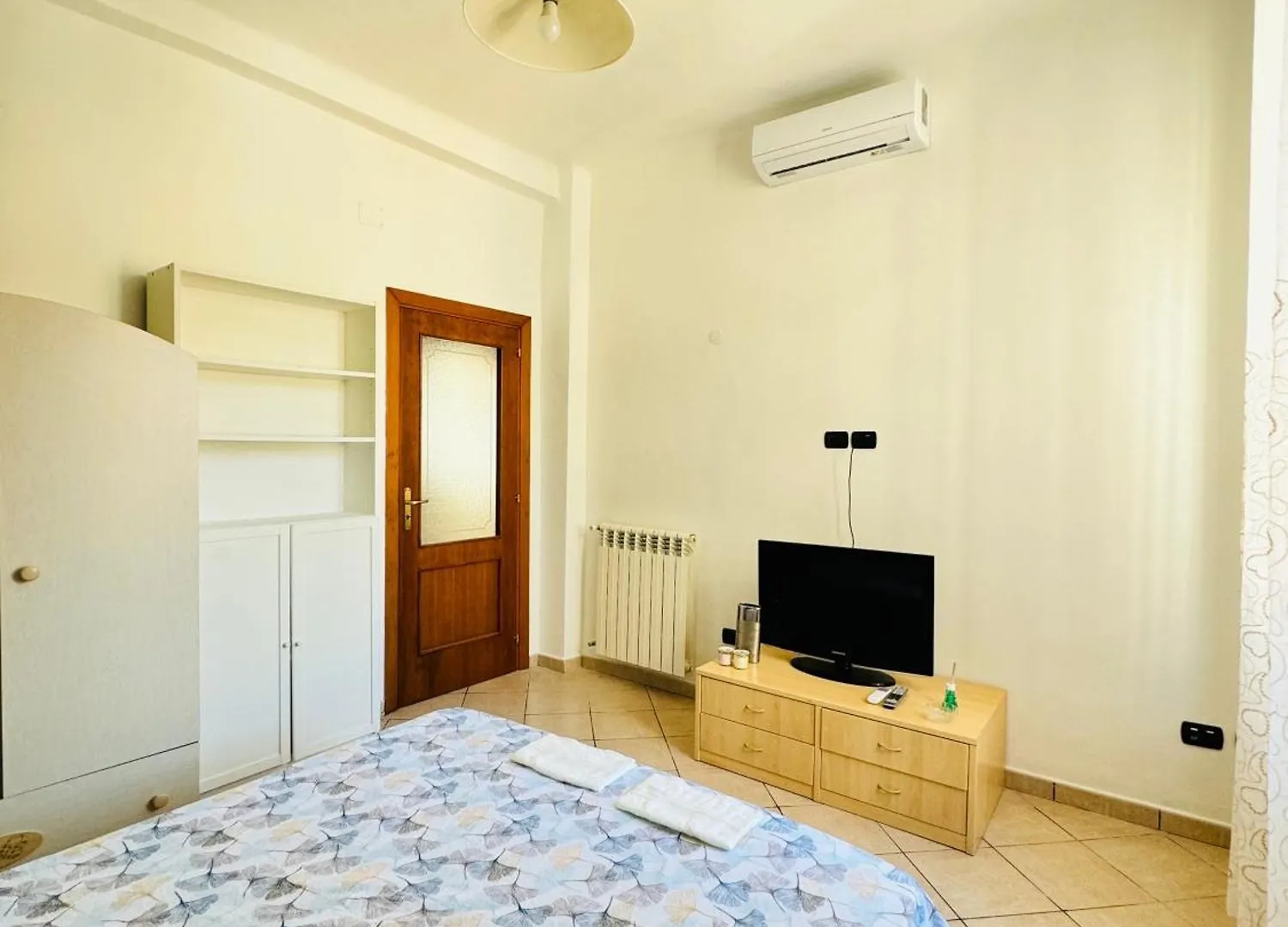 Una Stanza Nel Bunker Hotell Genua Italien